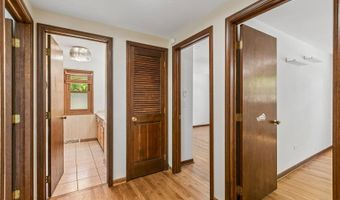 3051 N Huntington Dr, Arlington Heights, IL 60004
