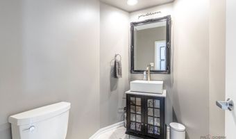 1801 N Dover Ct, Arlington Heights, IL 60004
