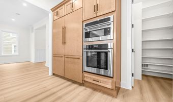 1905 N TAYLOR St, Arlington, VA 22207