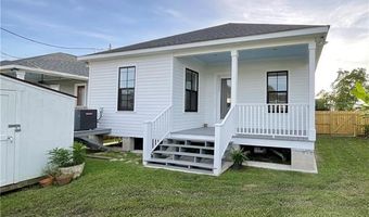 137 SEAL Dr, Arabi, LA 70032