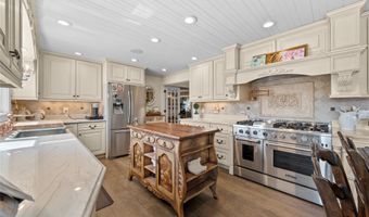24 Lebrun Ave, Amityville, NY 11701