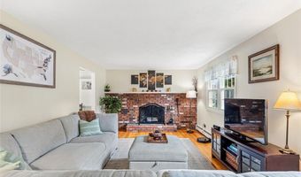 7 Maria St, Lincoln, RI 02865