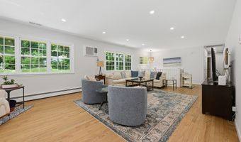 3 Birchcrest Dr, Danbury, CT 06811