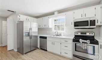 205 Pamela Dr, Allenhurst, GA 31301