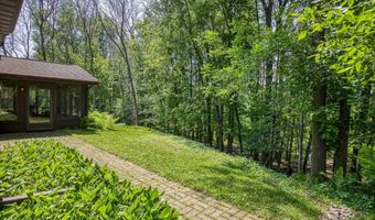 2320 STROEBE ISLAND Dr, Appleton, WI 54915