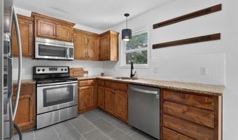 16913 Juniper Dr, Basehor, KS 66007