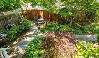 237 B St, Ashland, OR 97520
