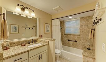 136 CRESCENT Dr, Anna Maria, FL 34216