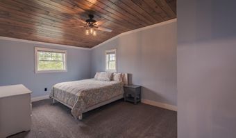 917 McDonald Dr, Amsterdam, NY 12070