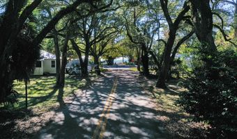 11 Shadow Ln, Apalachicola, FL 32320