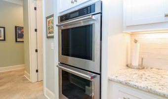 170 Fallen Oak Dr, Brandon, MS 39047