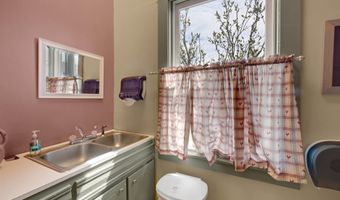 14 School St, Bristol, VT 05443