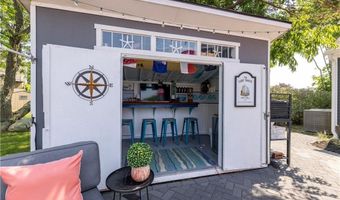 9 Dudley Dr, Narragansett, RI 02882