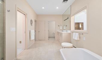 29 Dennell Dr, Lincoln, RI 02865