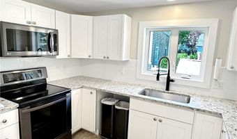 57 Friendship St, Newport, RI 02840