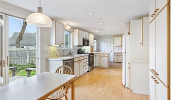 20 Elmsgate Way, East Providence, RI 02916