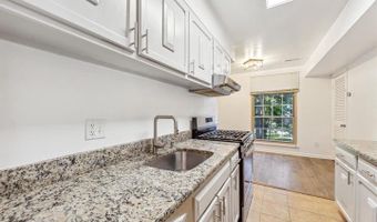 3322 WOODBURN VILLAGE Dr 13, Annandale, VA 22003