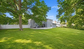 41 Madison Ave, Amityville, NY 11701