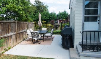 2501 CREST St, Alexandria, VA 22302