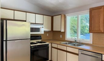 7 Leatherleaf Rd, Narragansett, RI 02882