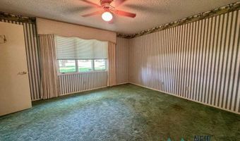 2010 Patricia Dr, Carlsbad, NM 88220