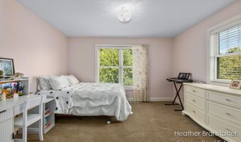 4936 W Village Trl SE, Ada, MI 49301
