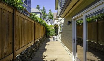 923 Bellview Ave 1, Ashland, OR 97520