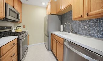 11 Lakeside Dr 18, Bristol, CT 06010