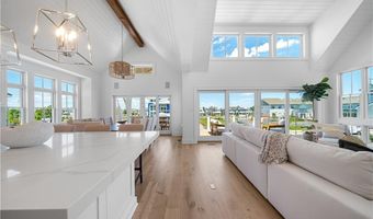 811 Ocean Rd, Narragansett, RI 02882