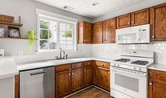 185 Swanee Ln, Woodstock, GA 30188