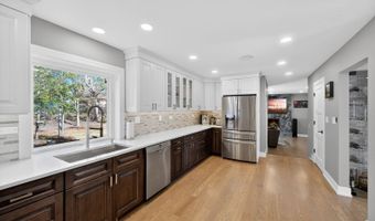 24 W Berkley Dr, Arlington Heights, IL 60004