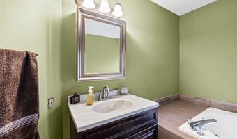 2 Windsor Ct, Amityville, NY 11701