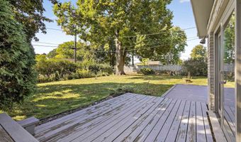 521 W SENECA Dr, Appleton, WI 54911