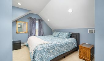 16 Raymond Pl, Cromwell, CT 06416