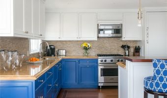 19 Defenders Row 19, Newport, RI 02840