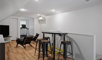 125 Fernwood Dr, East Greenwich, RI 02818