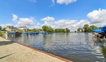 40418 N South Newport Dr, Antioch, IL 60002