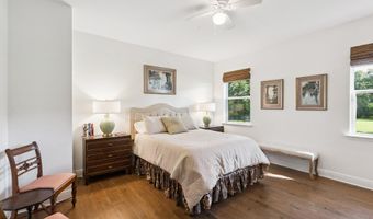 810 S Beach Blvd, Bay St. Louis, MS 39520