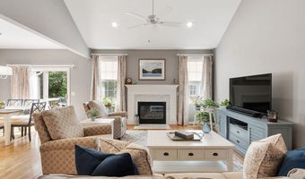 28 Brook Ln 28, Berlin, MA 01503