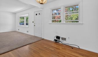 17 Railroad Ave, Beachwood, NJ 08722