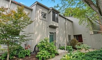 2208 Applewood Ct, Ann Arbor, MI 48103