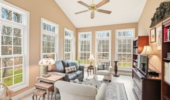 815 Centerville Trl, Aurora, OH 44202
