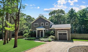 97 Oak Ln, Amagansett, NY 11937