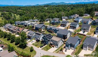 32 Greenwood Fields Dr, Asheville, NC 28804