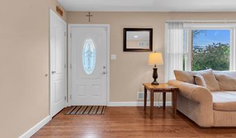 32 Bowline St, Beachwood, NJ 08722