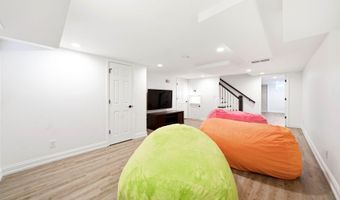 12601 N Osage Rd, Anchorage, KY 40223