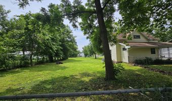 312 W Locust St, Aurora, MO 65605