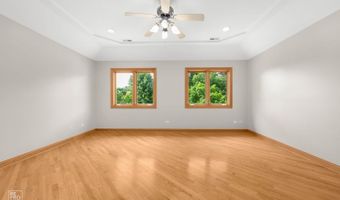 1017 E Red Oak St, Addison, IL 60101