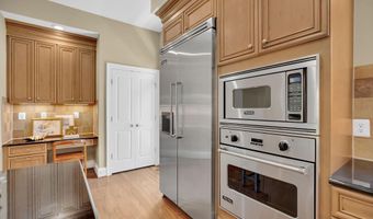 1818 POTOMAC GREENS Dr, Alexandria, VA 22314