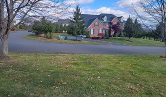 4 Hilander Dr, Albany, NY 12211